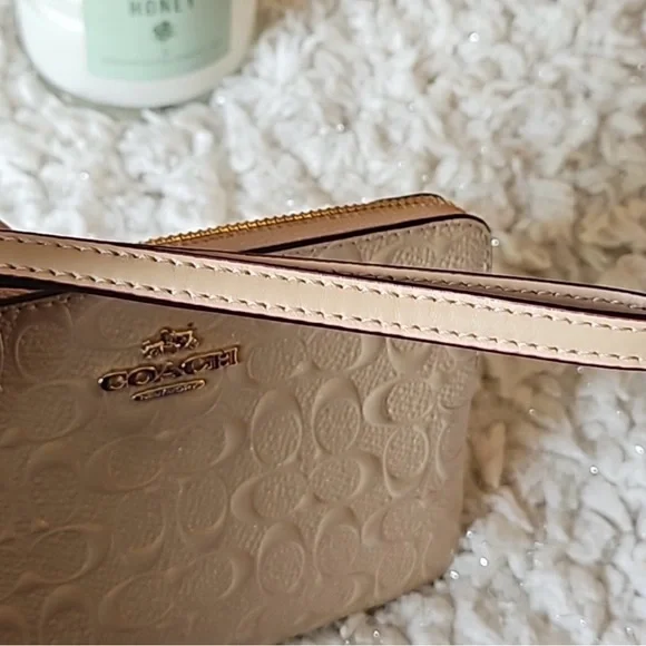 Coach Cream Wristlet Clutch - Picture 8 of 8